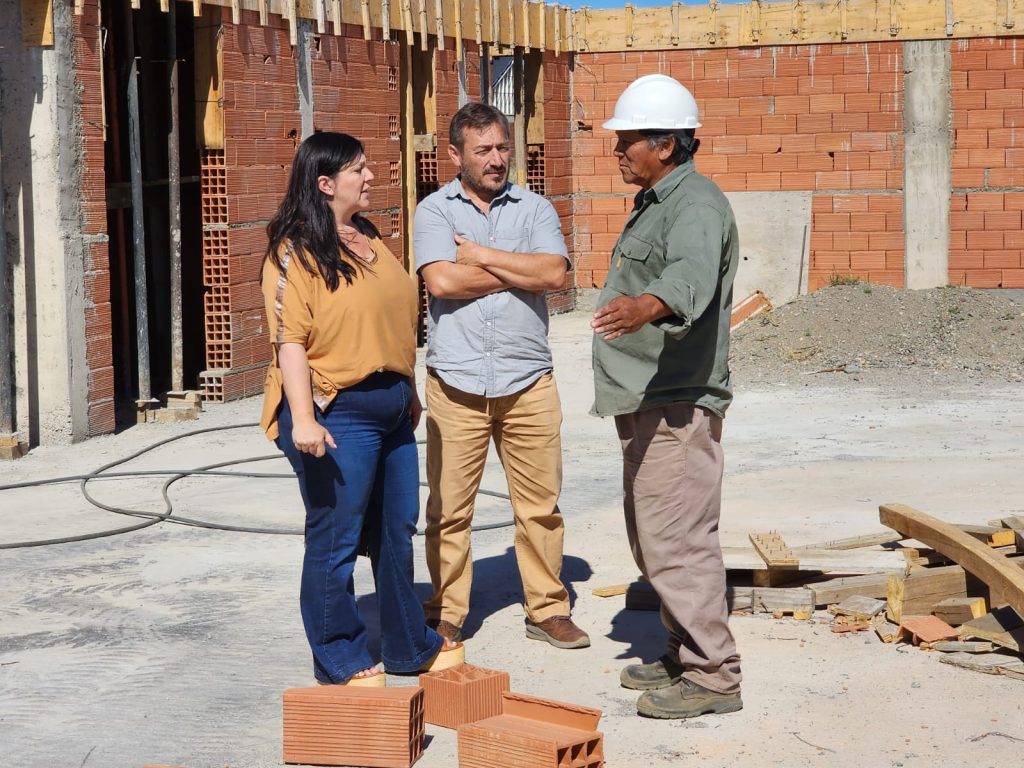 Junin de los Andes - Recorrida Min. Soledad Martinez _ Nueva escuela Nehuen Che 2