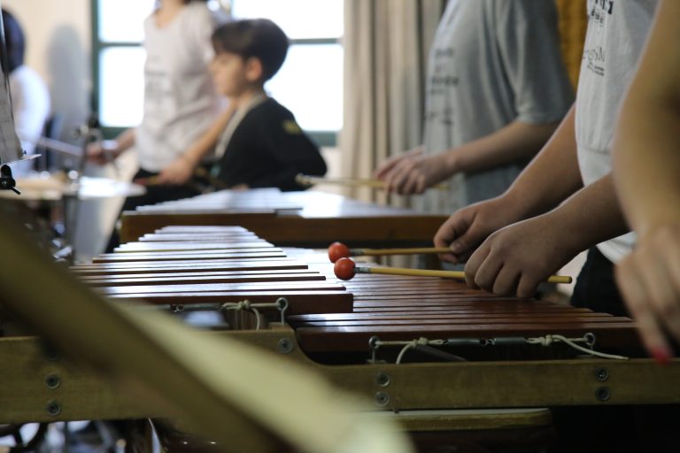 Entrega Instrumentos Musicales Escuela Música (37)